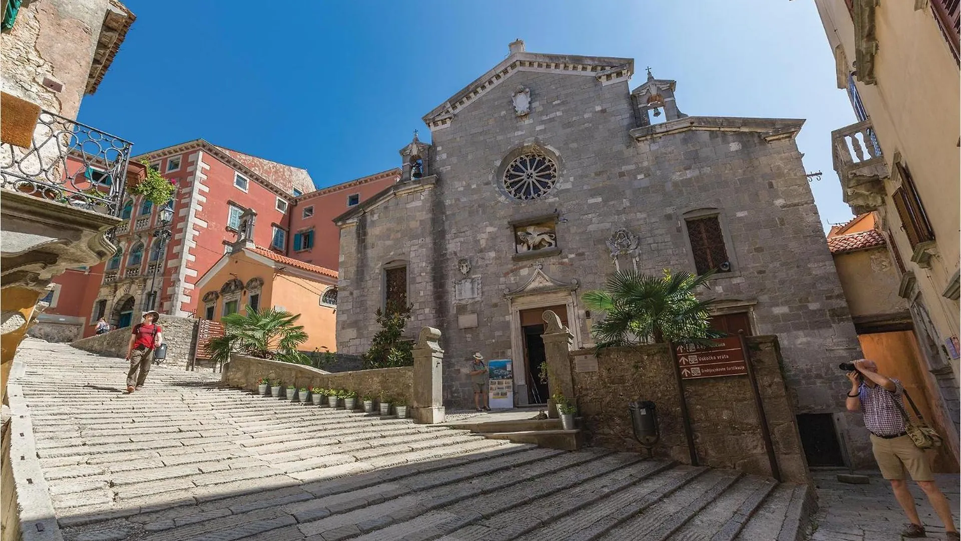 4 Bedroom Stunning Home In Nedescina 0*,