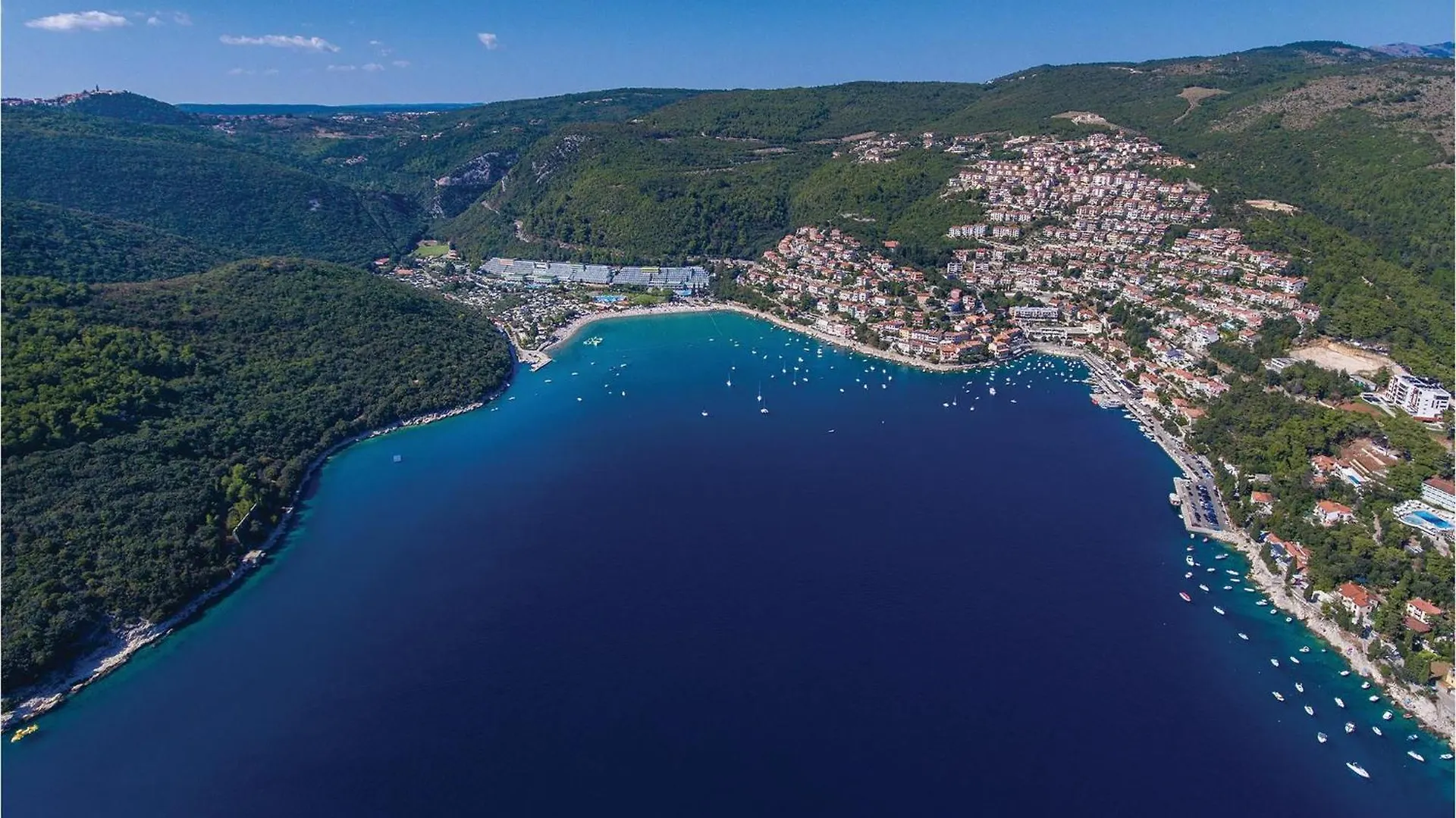 4 Bedroom Stunning Home In Nedescina Holiday home