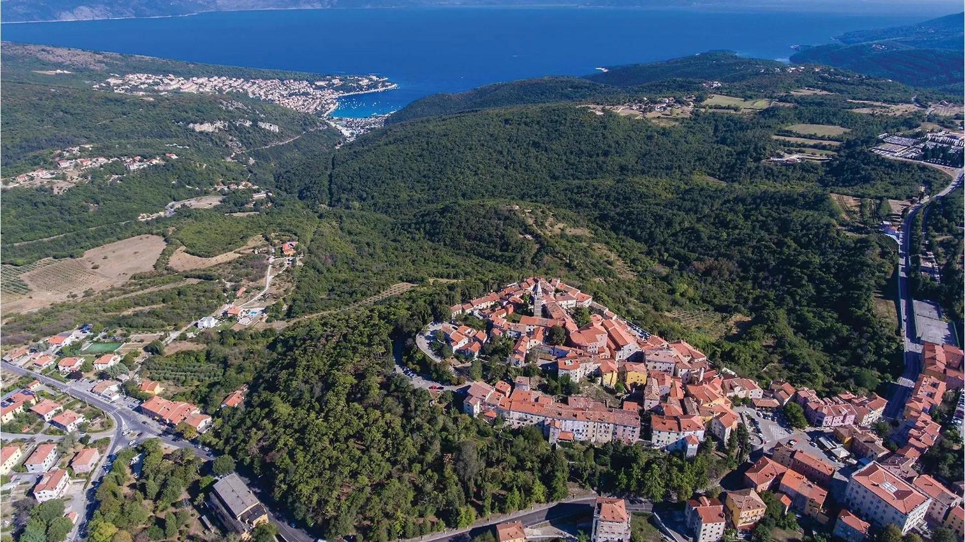 4 Bedroom Stunning Home In Nedescina Croatia
