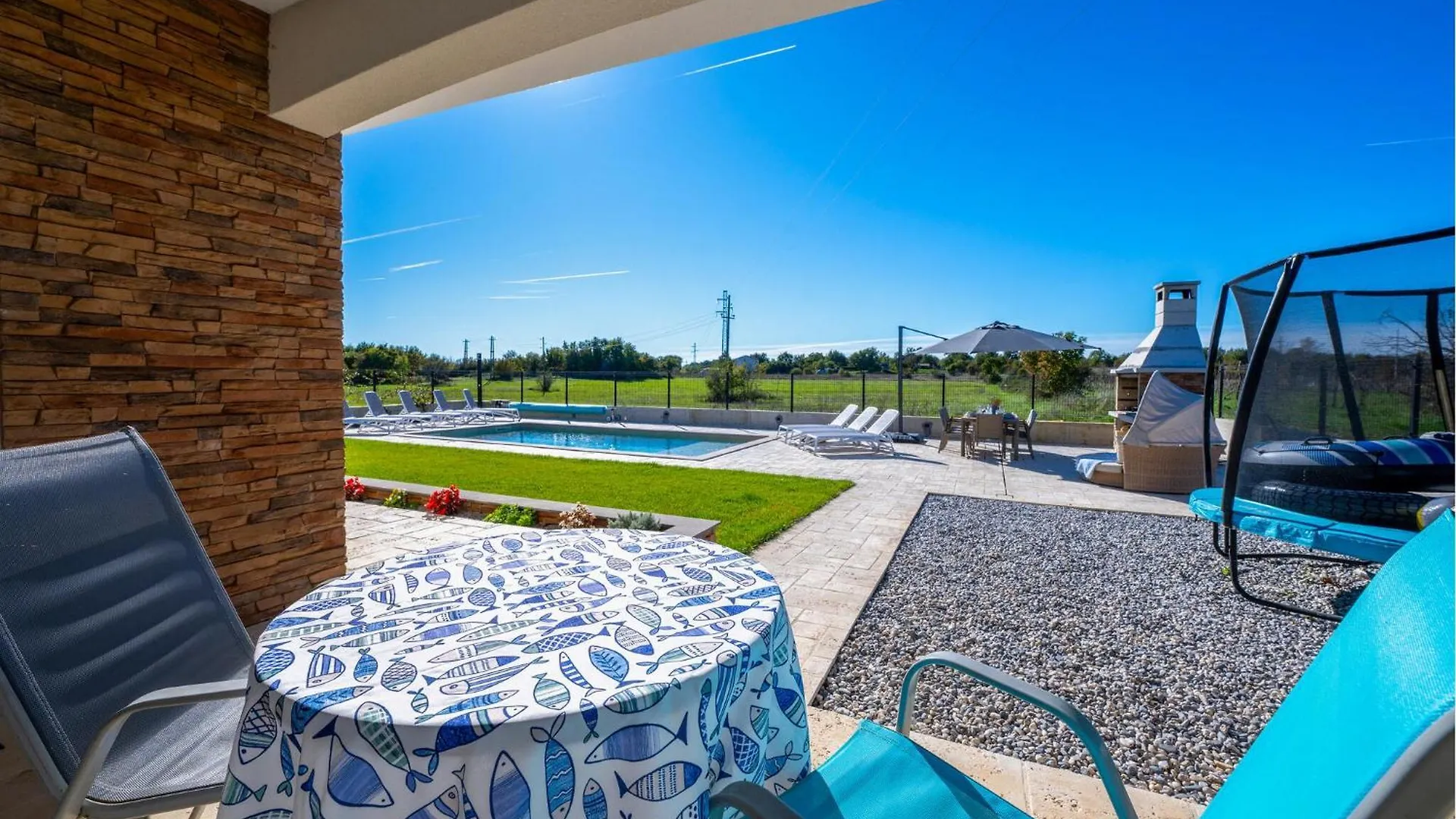 4 Bedroom Stunning Home In Nedescina 0*,