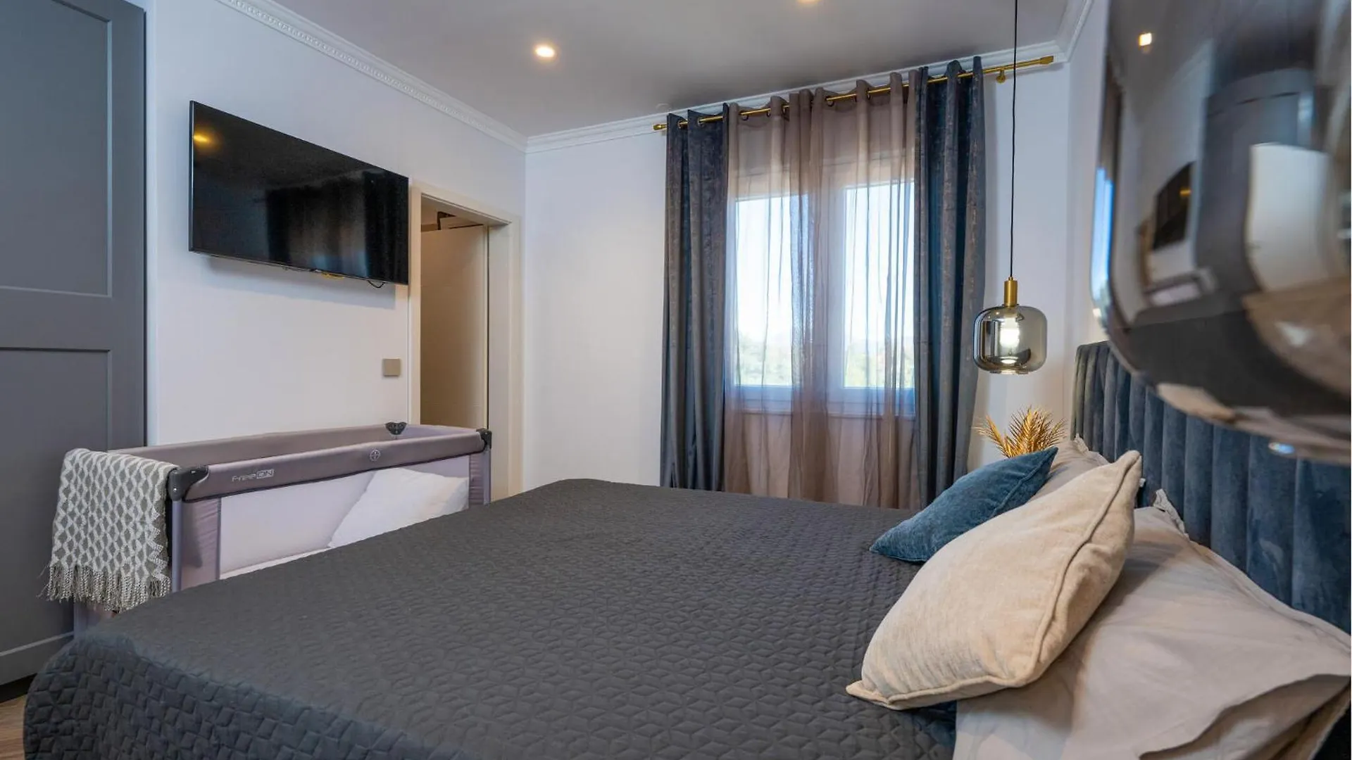4 Bedroom Stunning Home In Nedescina Holiday home