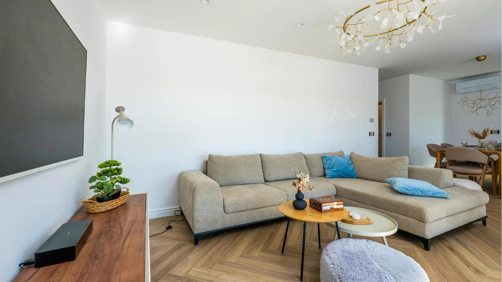 4 Bedroom Stunning Home In Nedescina 0*,