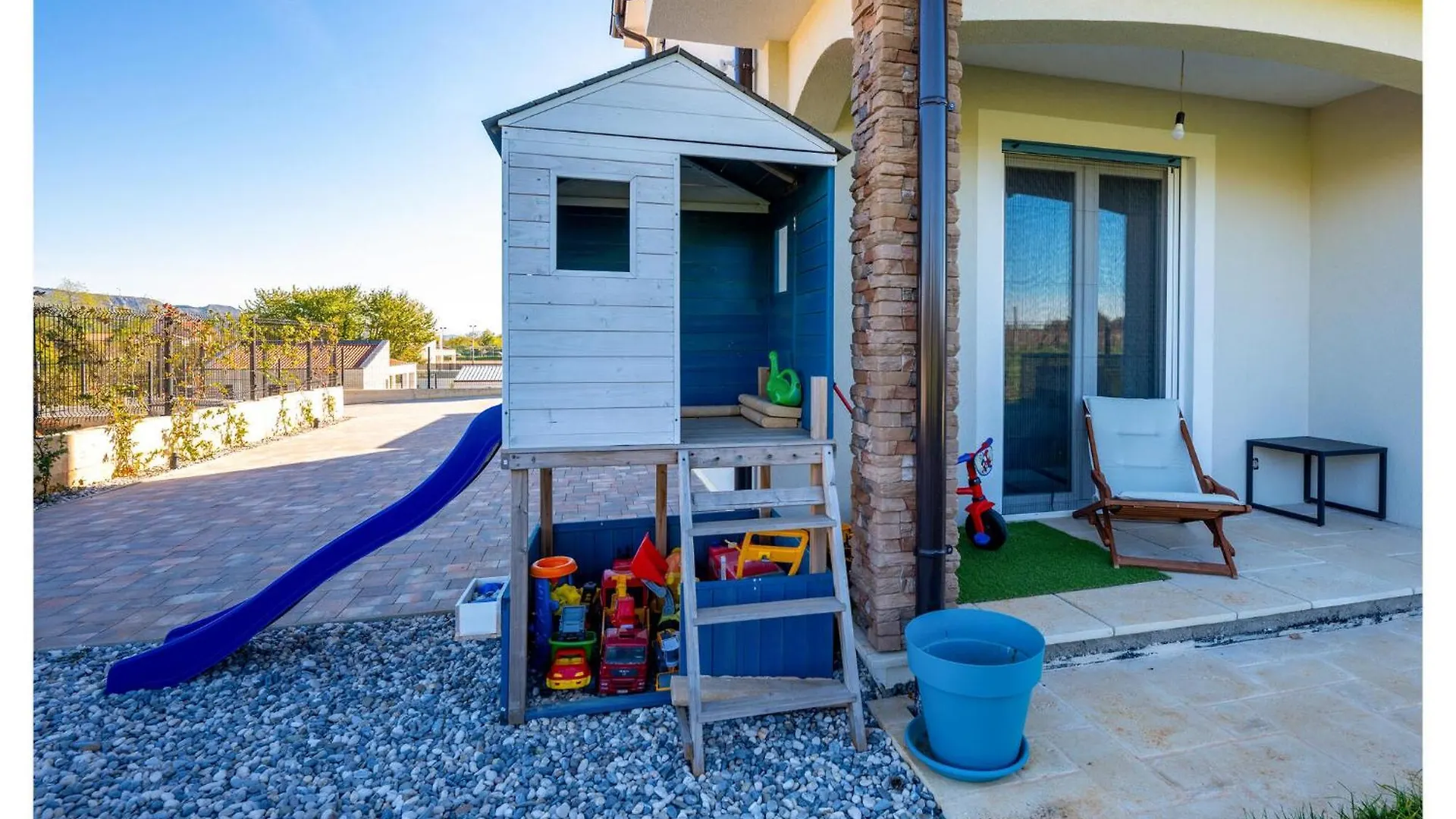 4 Bedroom Stunning Home In Nedescina Holiday home