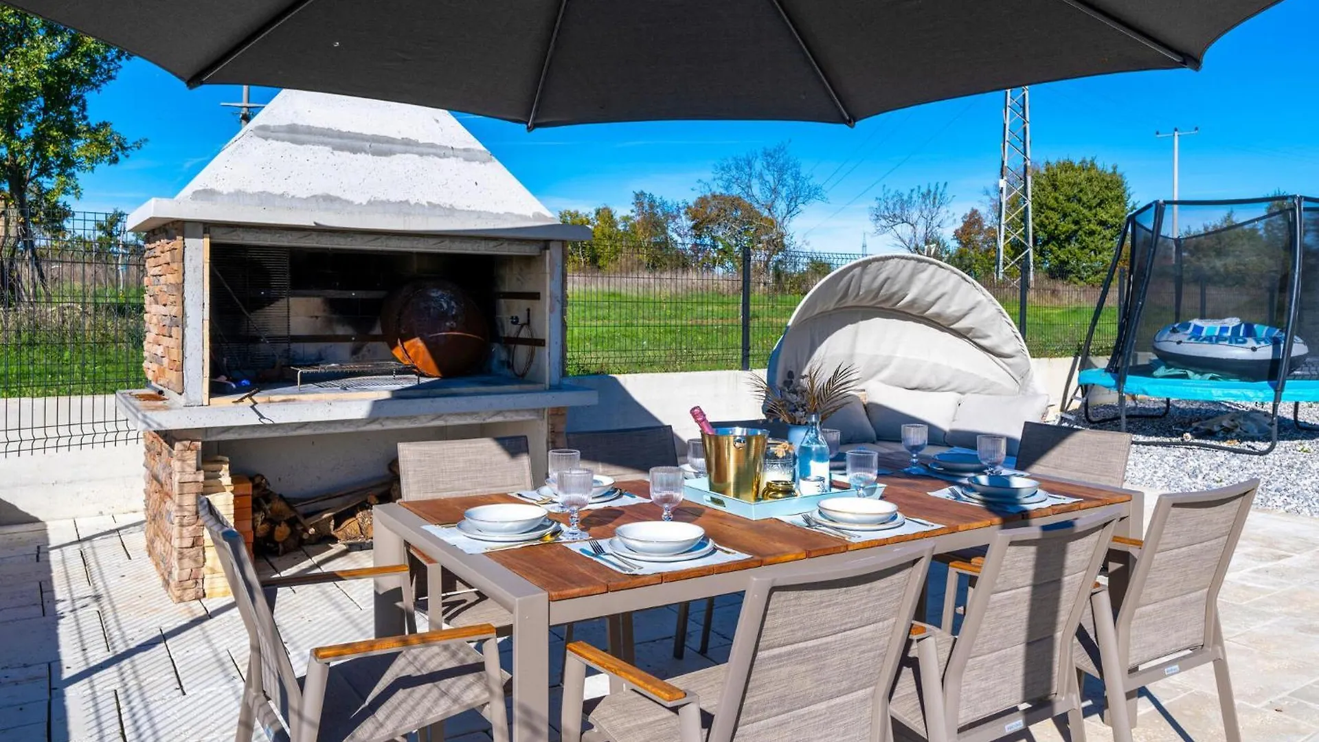 4 Bedroom Stunning Home In Nedescina